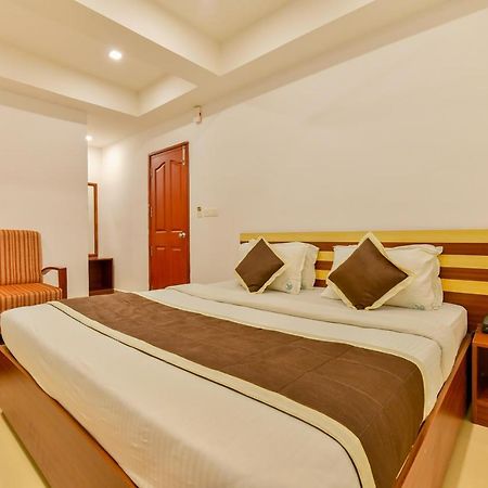 Kochi Oyo 18604 Puthens Capitol Inn מראה חיצוני תמונה