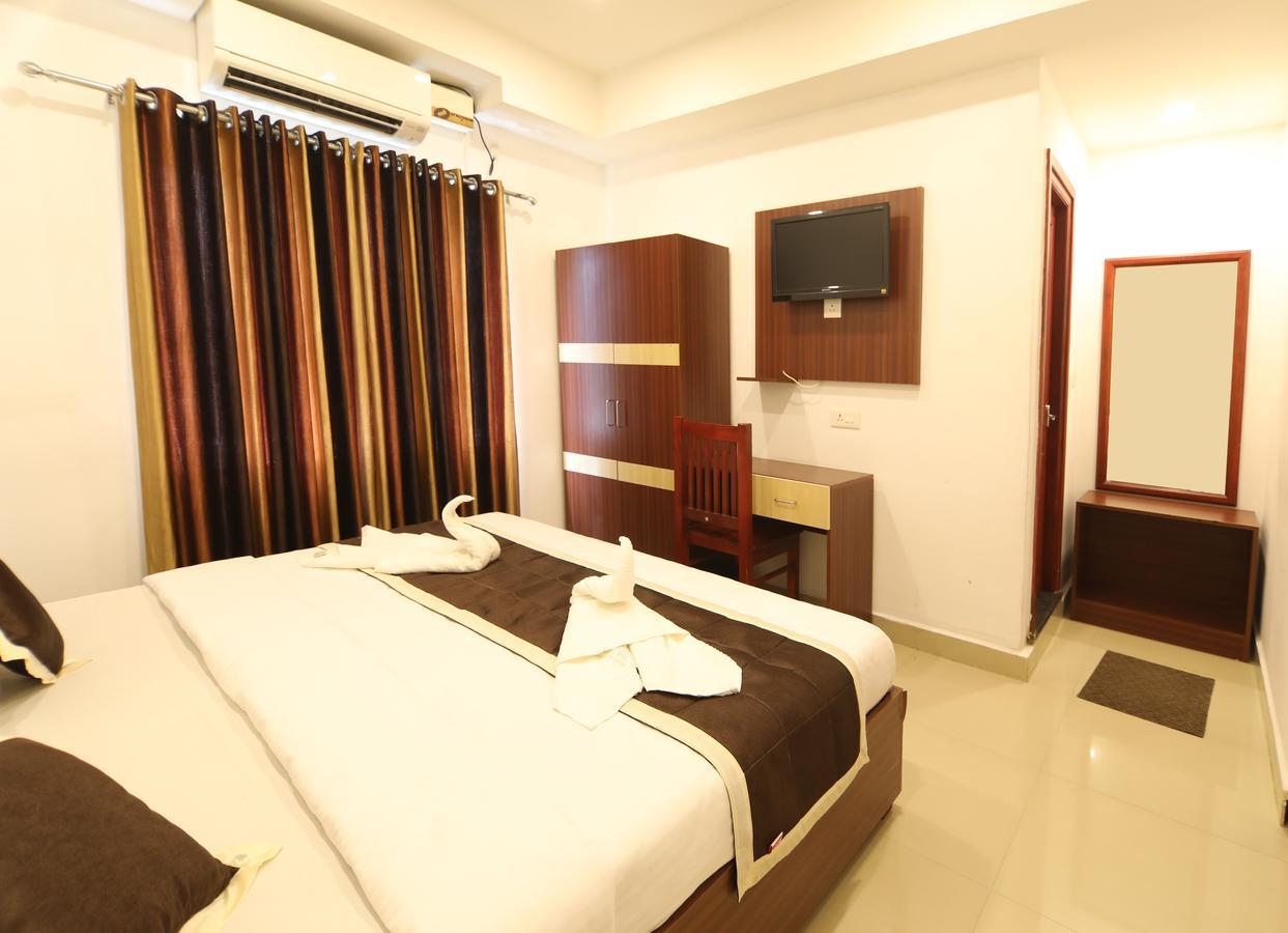 Kochi Oyo 18604 Puthens Capitol Inn מראה חיצוני תמונה