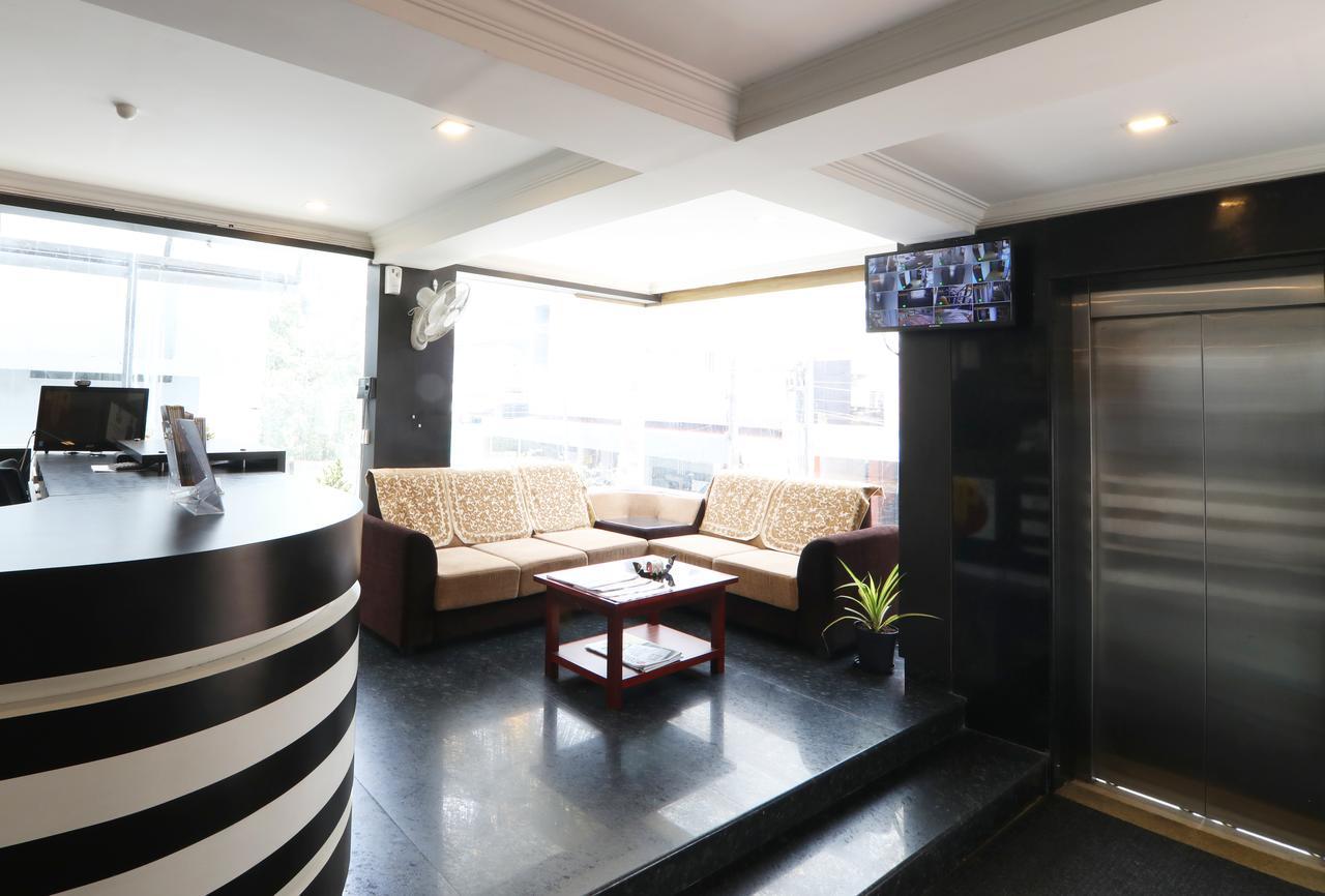 Kochi Oyo 18604 Puthens Capitol Inn מראה חיצוני תמונה