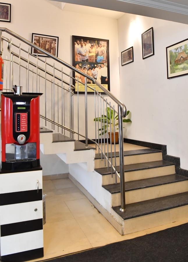 Kochi Oyo 18604 Puthens Capitol Inn מראה חיצוני תמונה