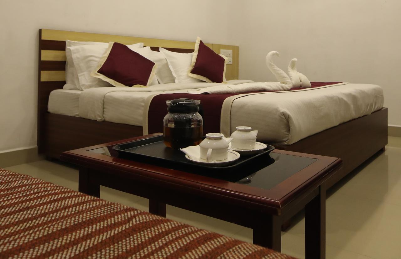 Kochi Oyo 18604 Puthens Capitol Inn מראה חיצוני תמונה