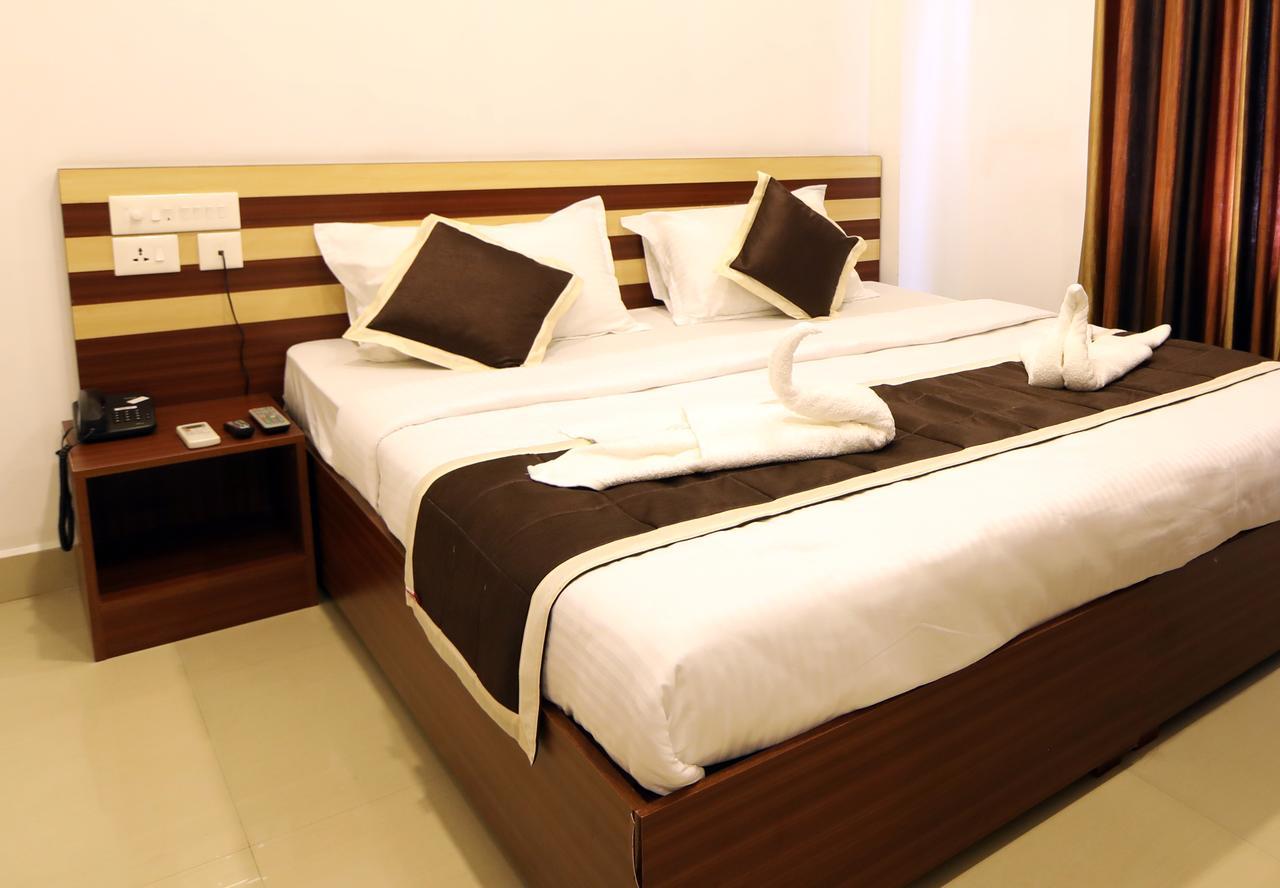Kochi Oyo 18604 Puthens Capitol Inn מראה חיצוני תמונה