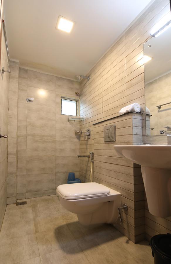 Kochi Oyo 18604 Puthens Capitol Inn מראה חיצוני תמונה