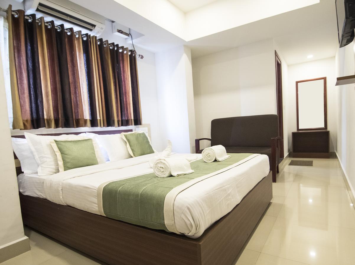 Kochi Oyo 18604 Puthens Capitol Inn מראה חיצוני תמונה