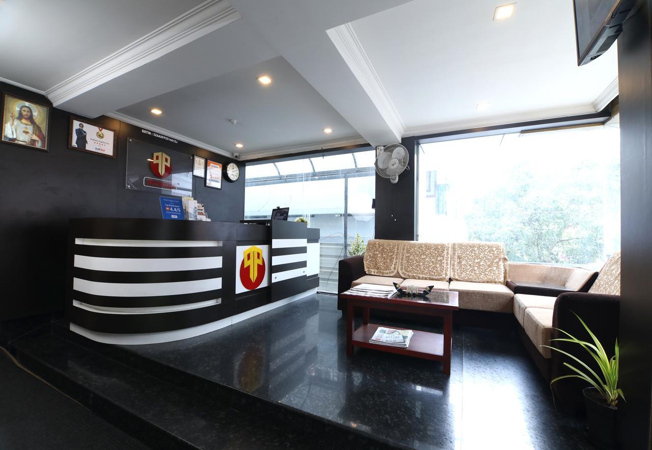 Kochi Oyo 18604 Puthens Capitol Inn מראה חיצוני תמונה