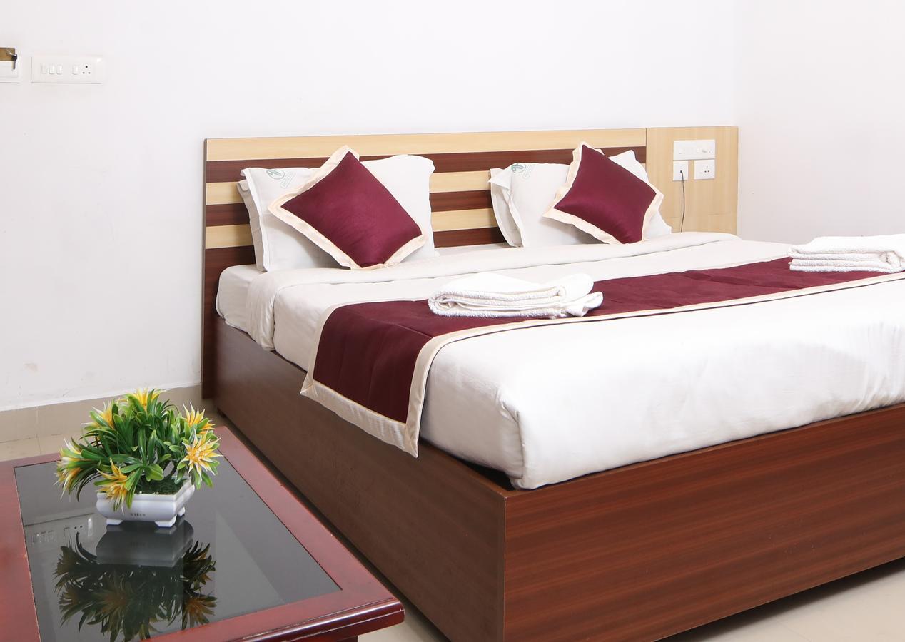 Kochi Oyo 18604 Puthens Capitol Inn מראה חיצוני תמונה