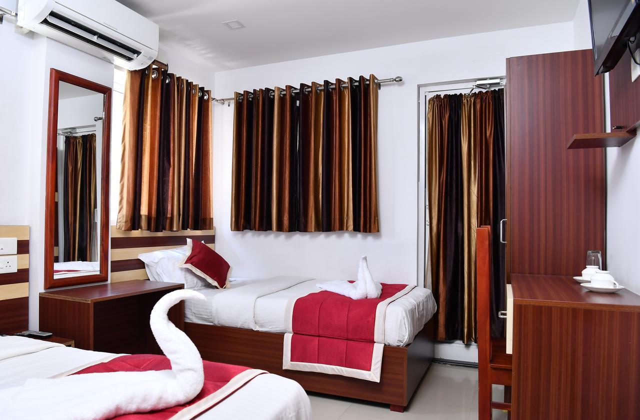 Kochi Oyo 18604 Puthens Capitol Inn מראה חיצוני תמונה
