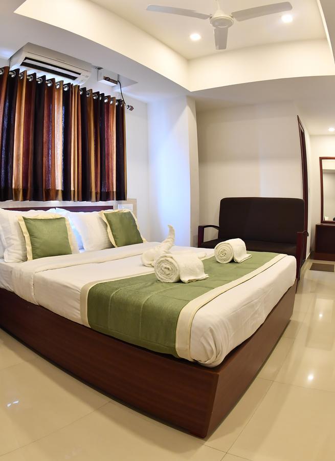 Kochi Oyo 18604 Puthens Capitol Inn מראה חיצוני תמונה