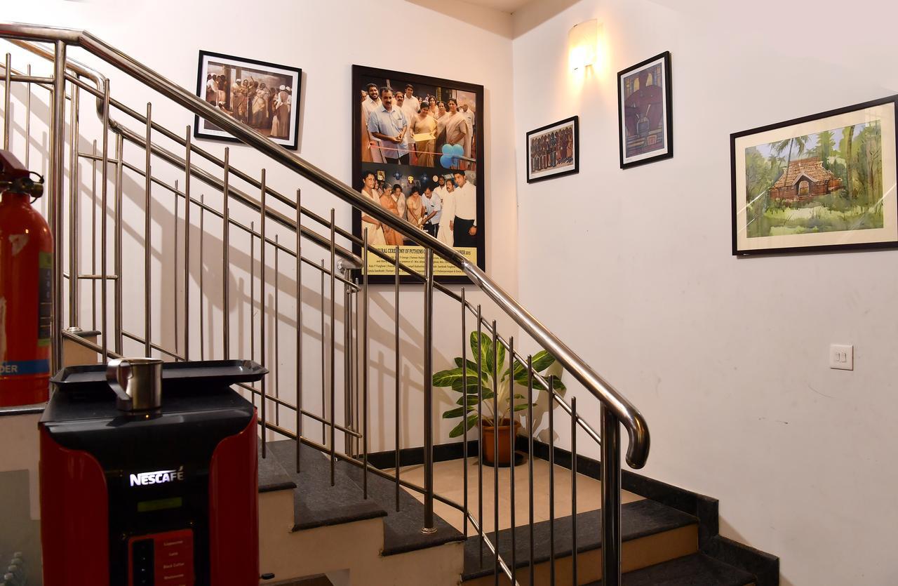 Kochi Oyo 18604 Puthens Capitol Inn מראה חיצוני תמונה