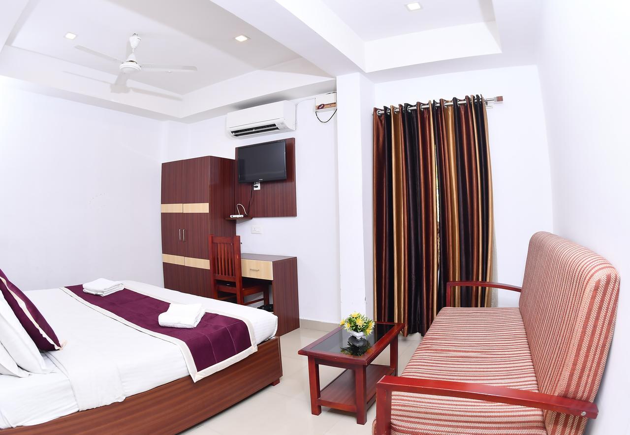 Kochi Oyo 18604 Puthens Capitol Inn מראה חיצוני תמונה