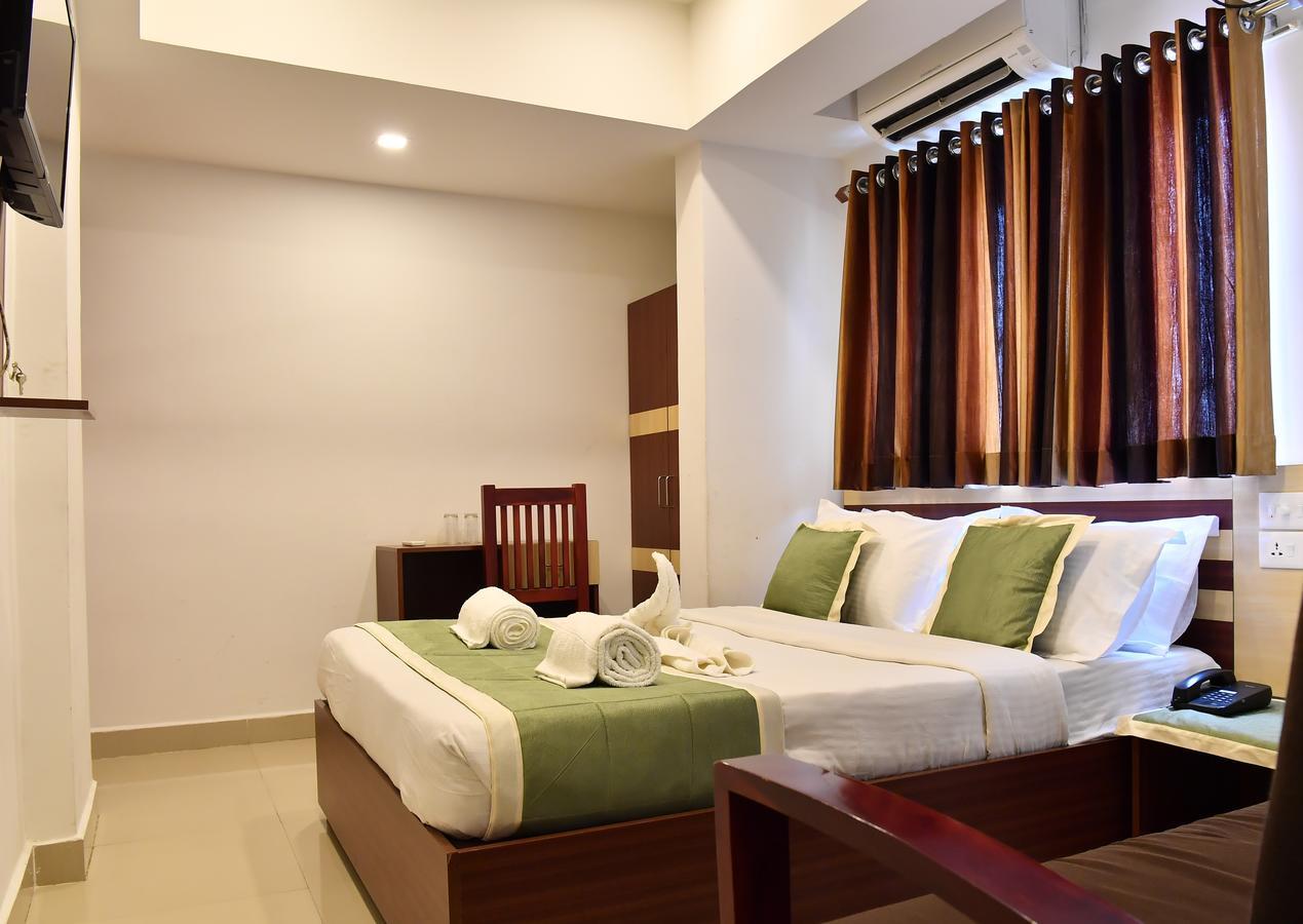 Kochi Oyo 18604 Puthens Capitol Inn מראה חיצוני תמונה