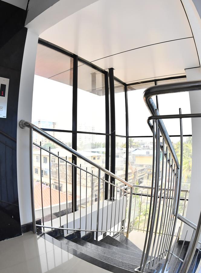 Kochi Oyo 18604 Puthens Capitol Inn מראה חיצוני תמונה