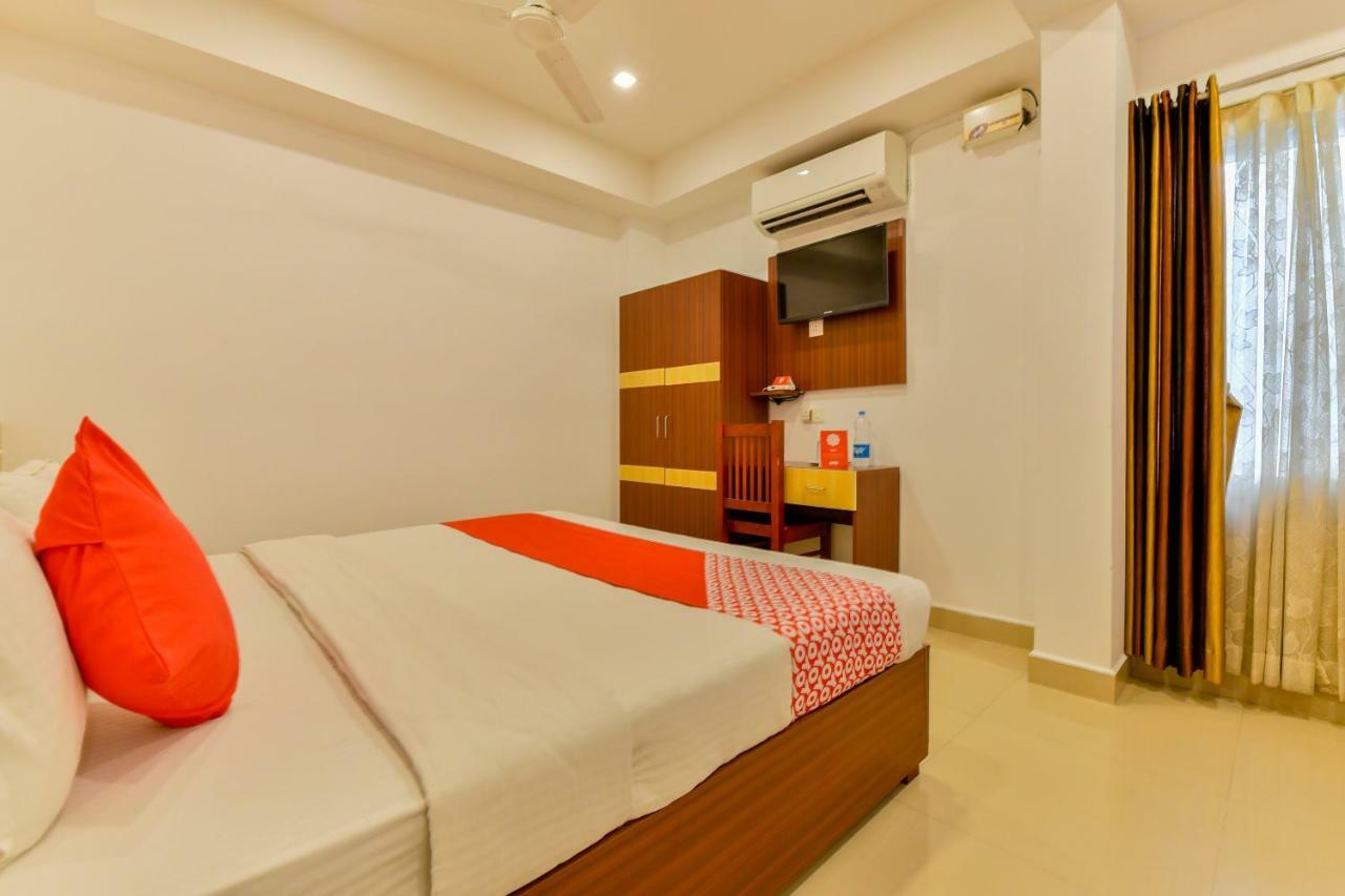 Kochi Oyo 18604 Puthens Capitol Inn מראה חיצוני תמונה