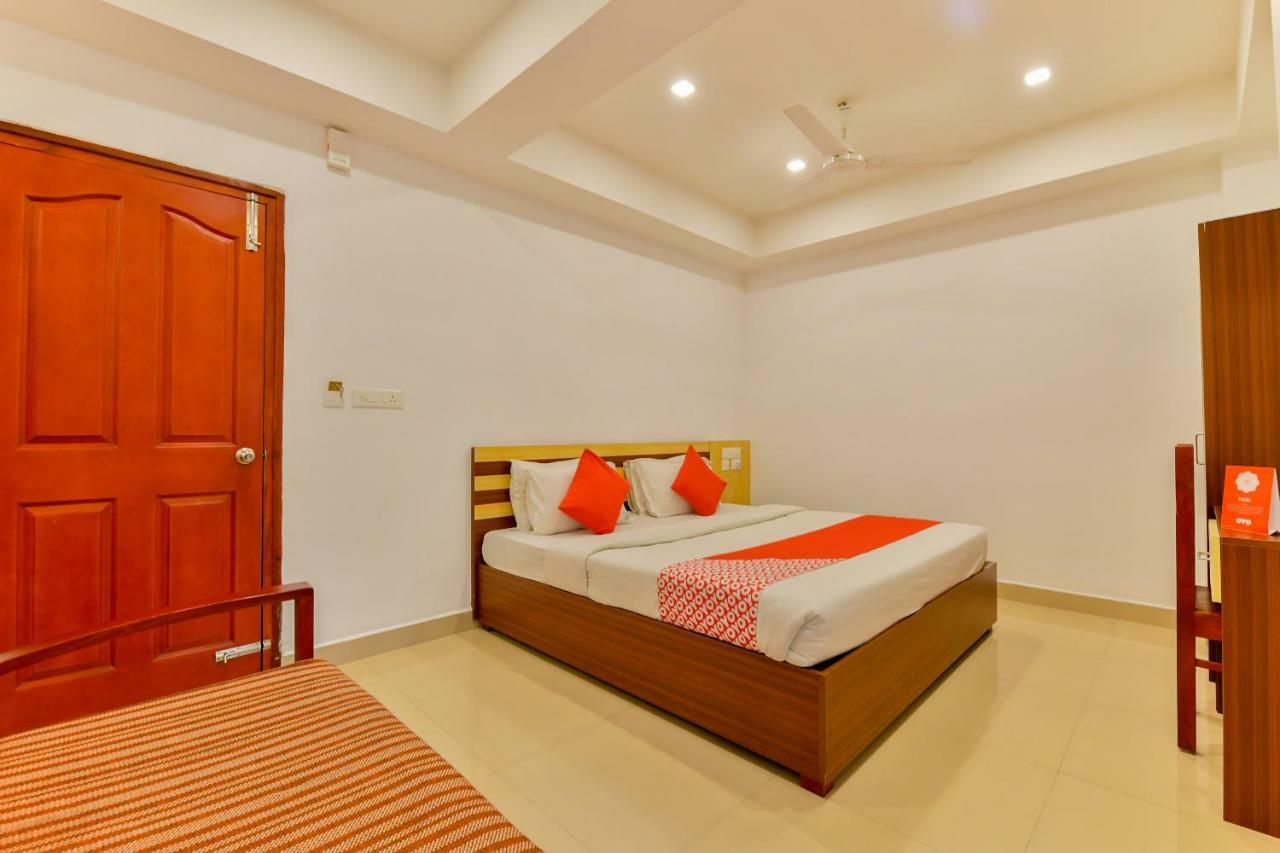 Kochi Oyo 18604 Puthens Capitol Inn מראה חיצוני תמונה
